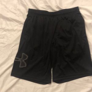 Men’s size L black shorts